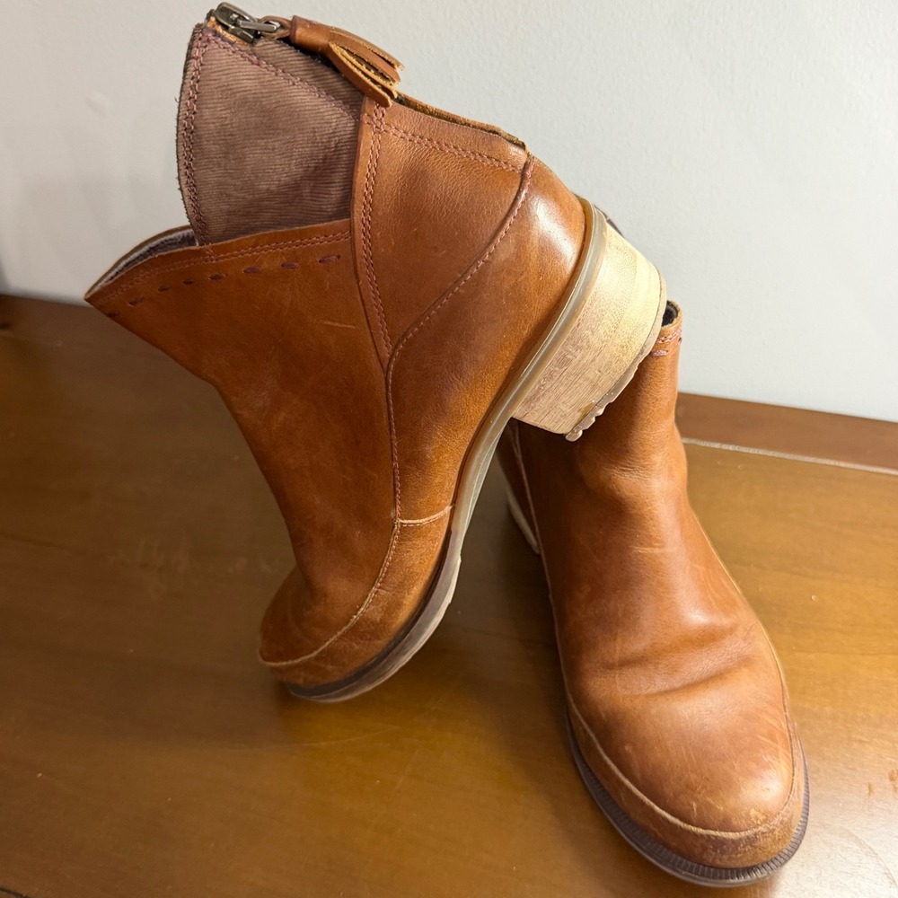Chaco Cataluna Mid Ginger Brown Leather
Waterproof Ankle Boots JCH107490 Womens
